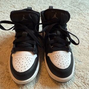 Nike Kids Black and White Sneakers